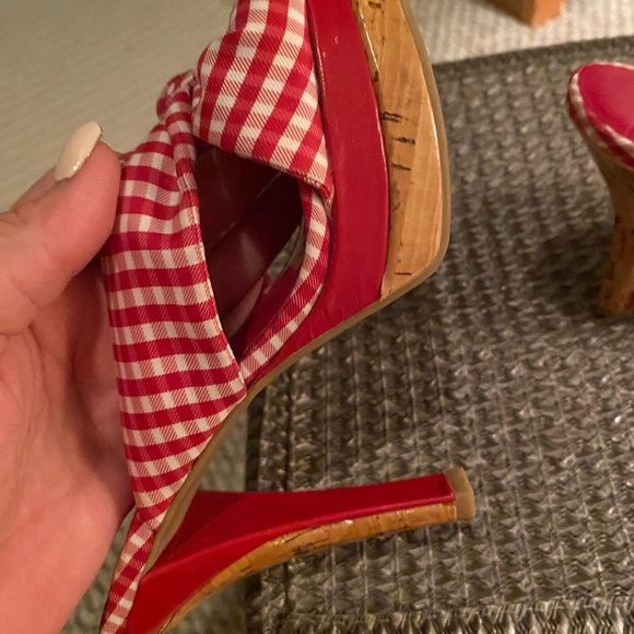 Vintage guess heels. Femme fatale. Sandals…. Fun And sun… never worn - Picture 3 of 7